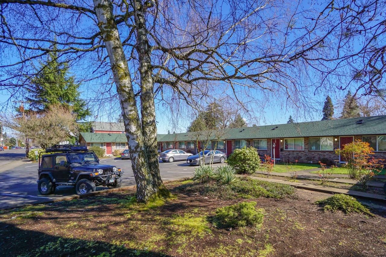 Meadowlark Apartments - Photo 4 of 12