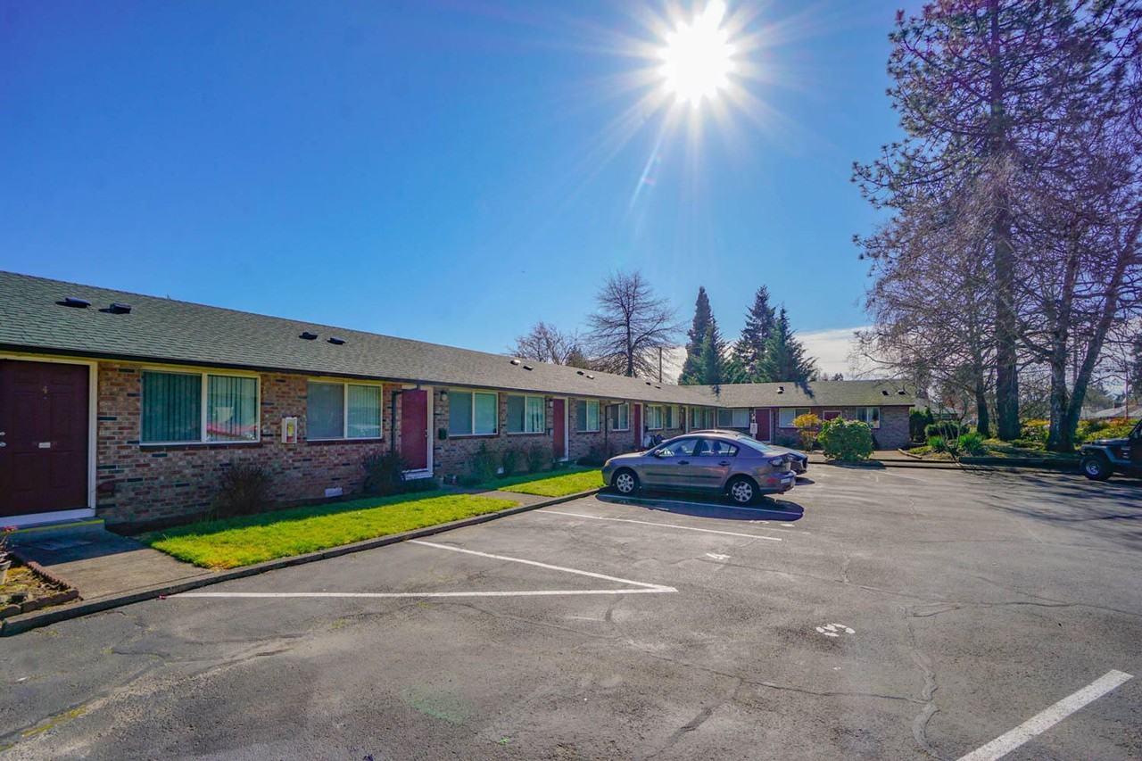 Meadowlark Apartments - Photo 6 of 12