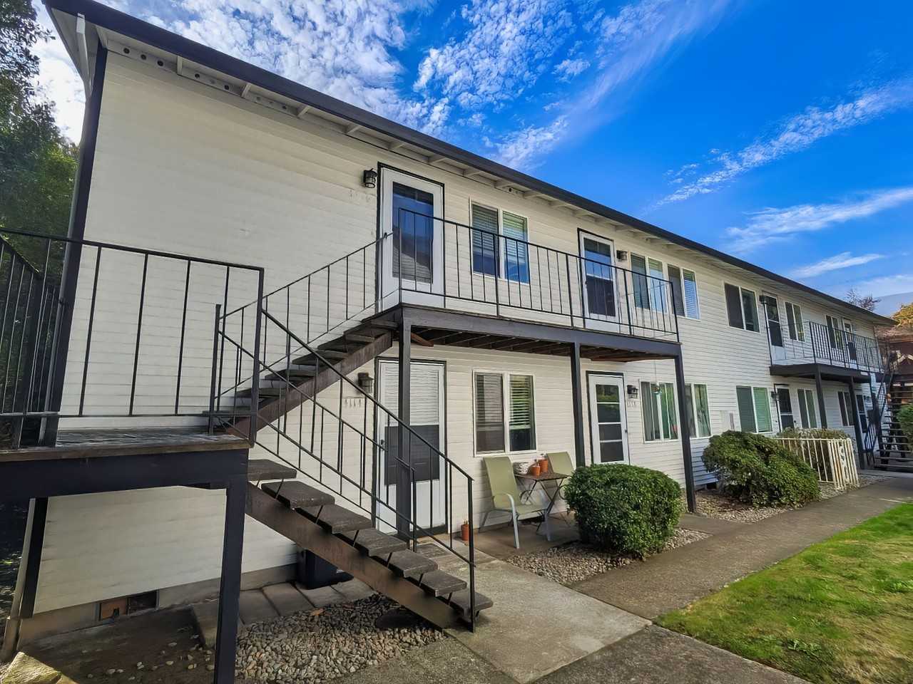 Stonecrest Corner - Photo 4 of 6