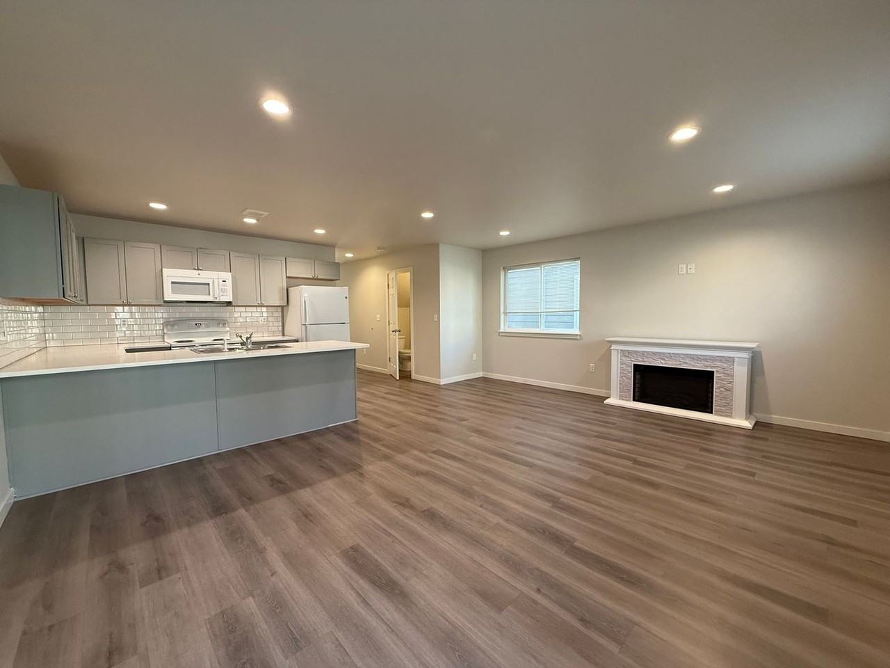 Apple Valley Town Homes - Photo 5 of 34