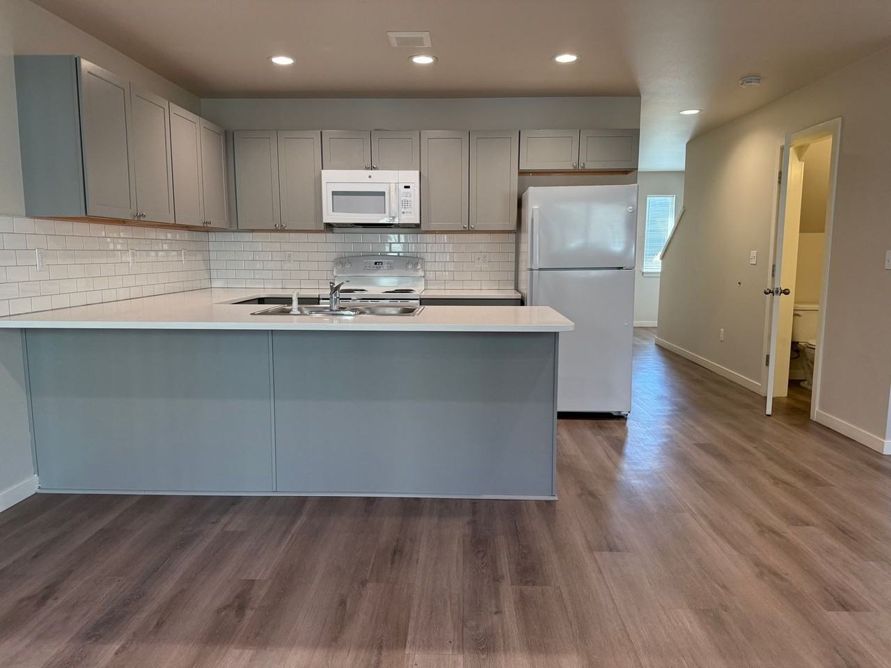 Apple Valley Town Homes - Photo 6 of 34