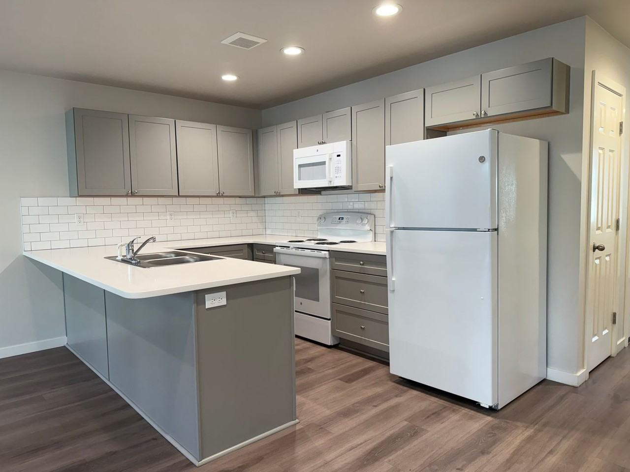 Apple Valley Town Homes - Photo 7 of 34