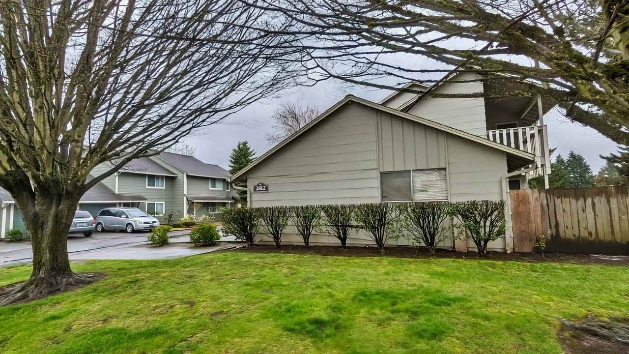Royal Crest Townhomes - Photo 4 of 50