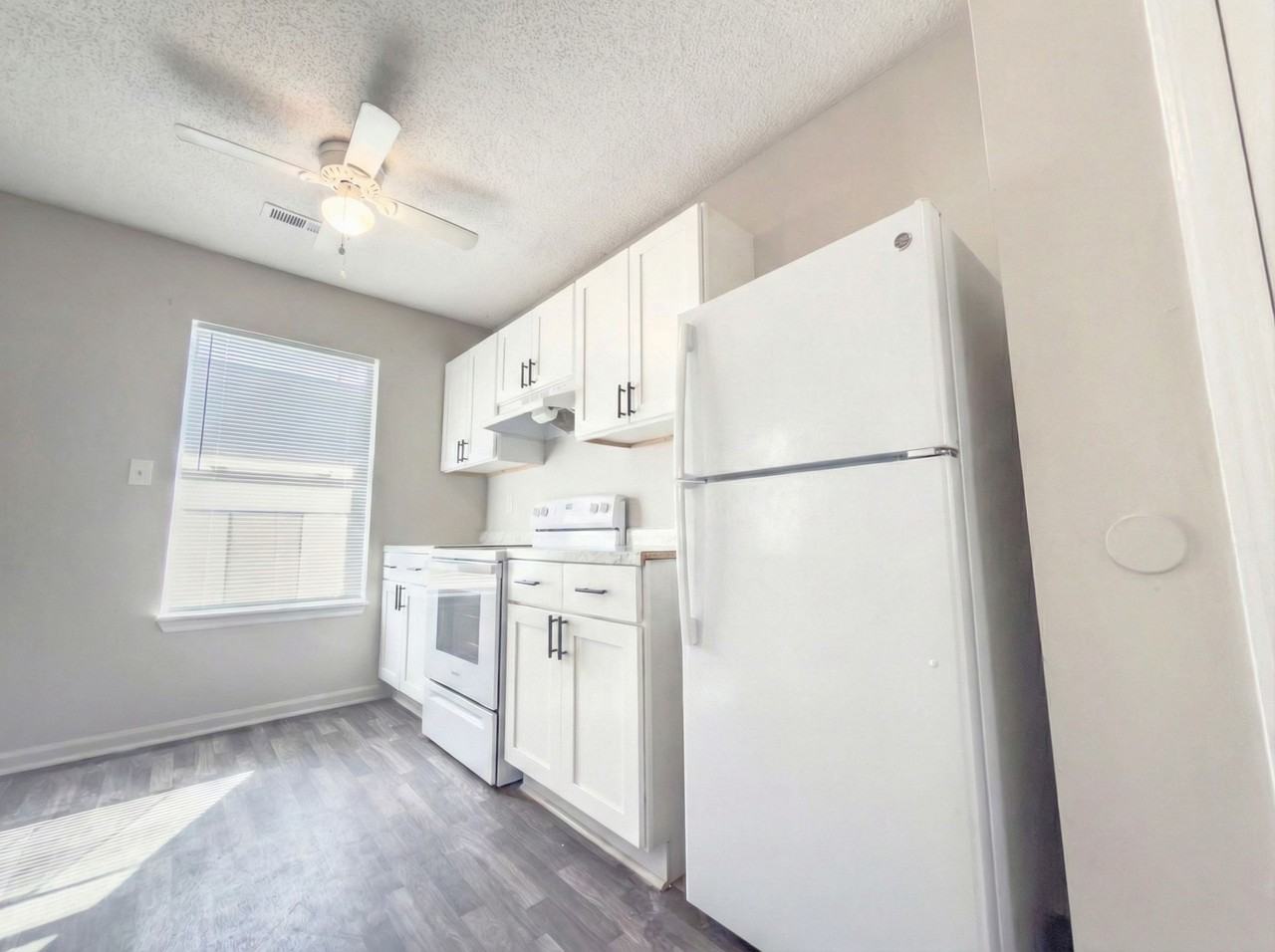 Dobson Place 5640 - Photo 2 of 10