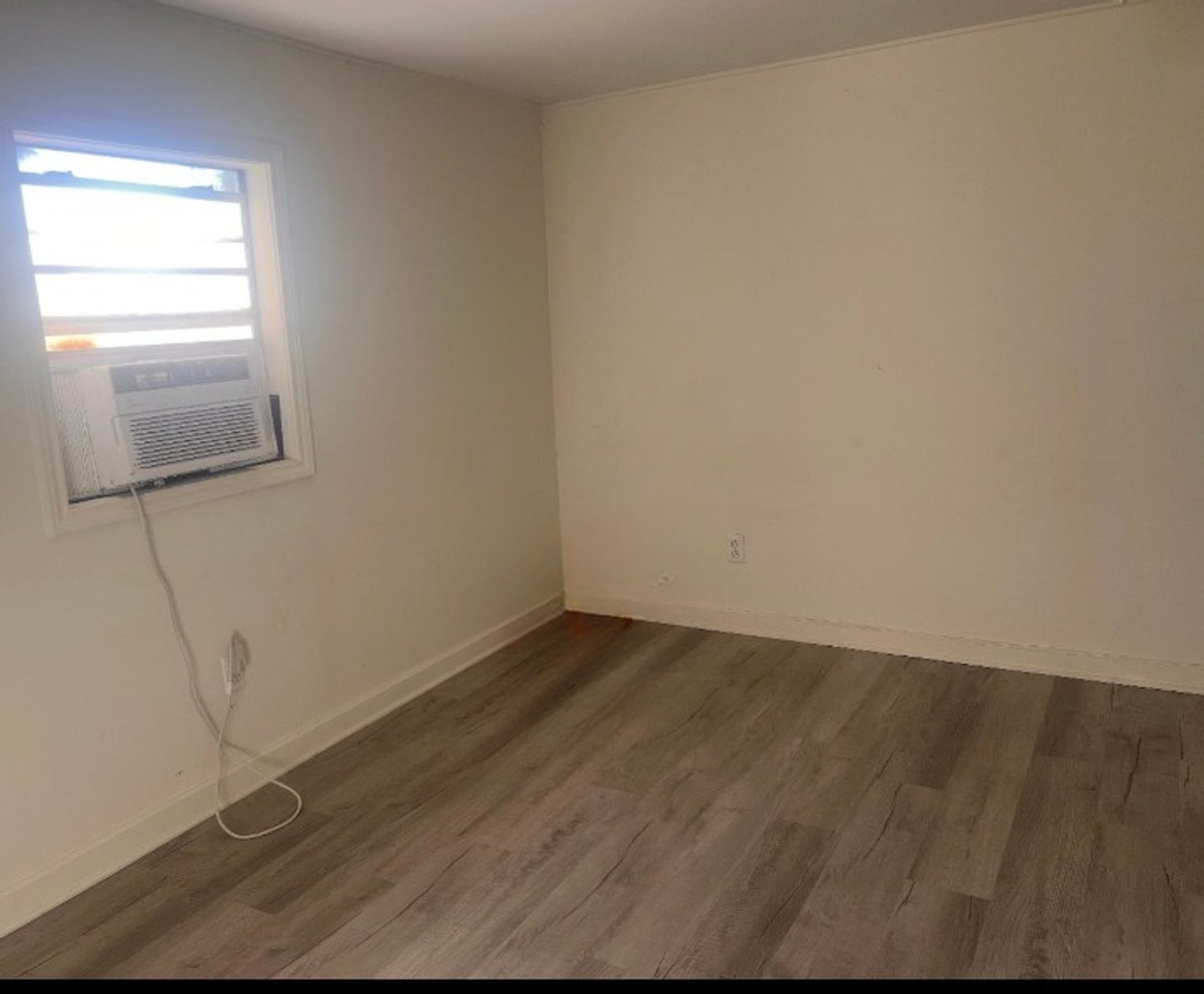 Bryant Ct - Photo 2 of 6