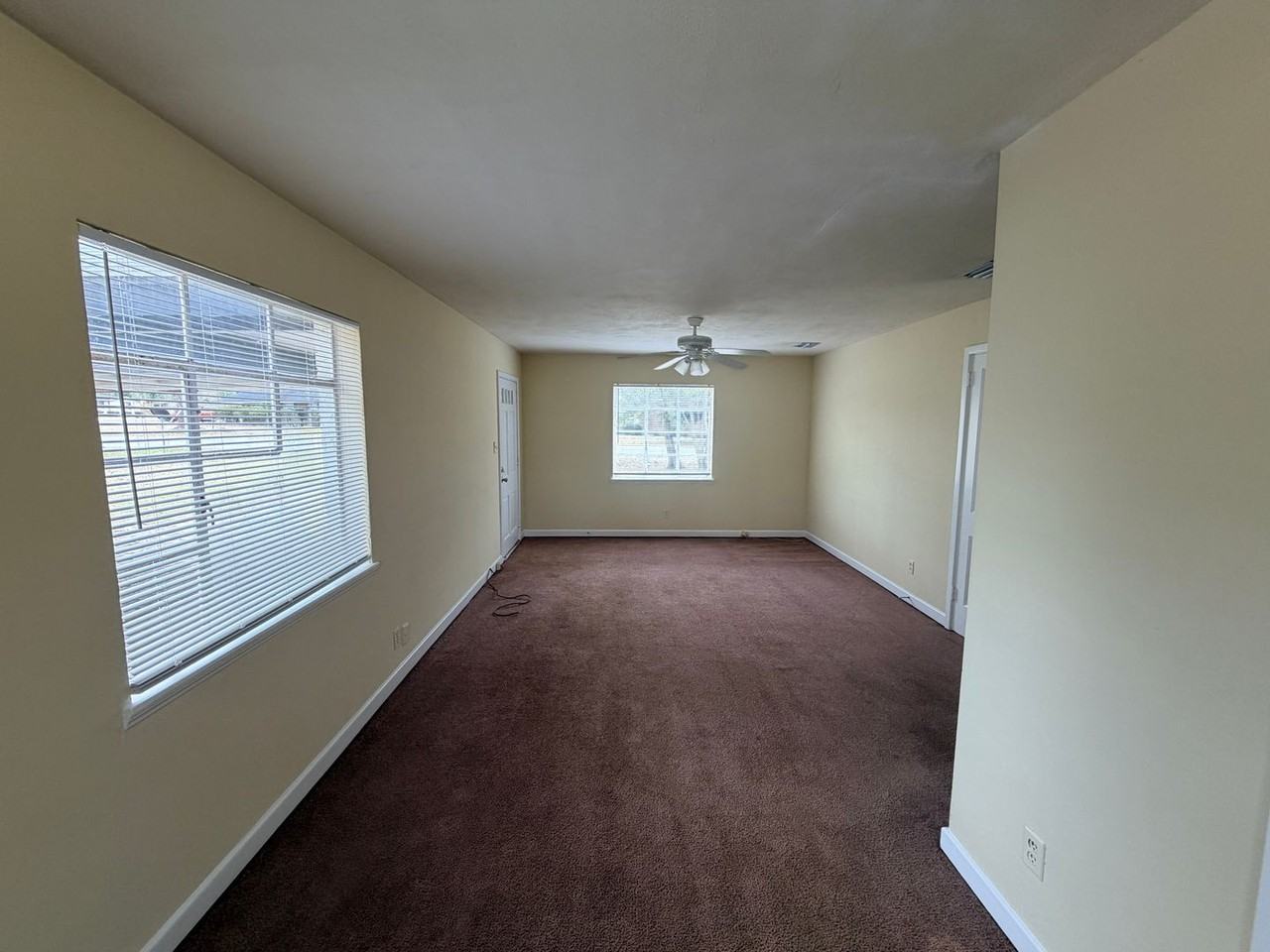 704 Azalea Cir - Photo 2 of 12