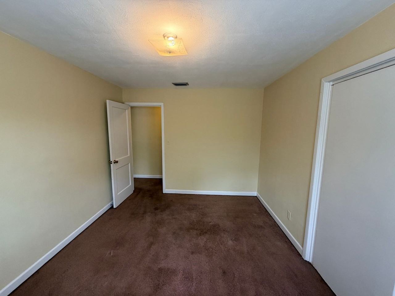 704 Azalea Cir - Photo 7 of 12