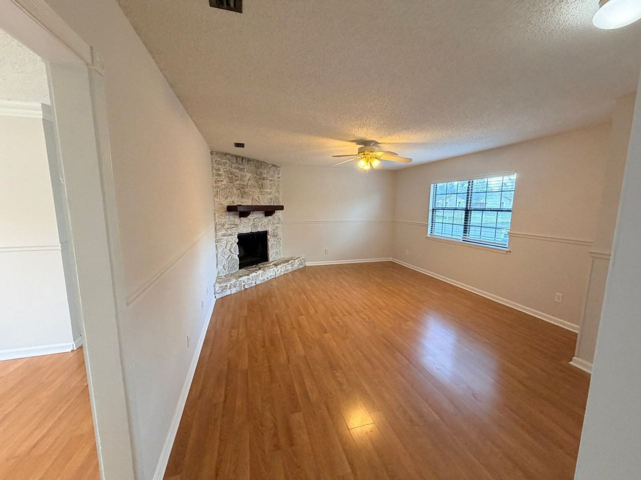 1621 E Moore St - Photo 2 of 25