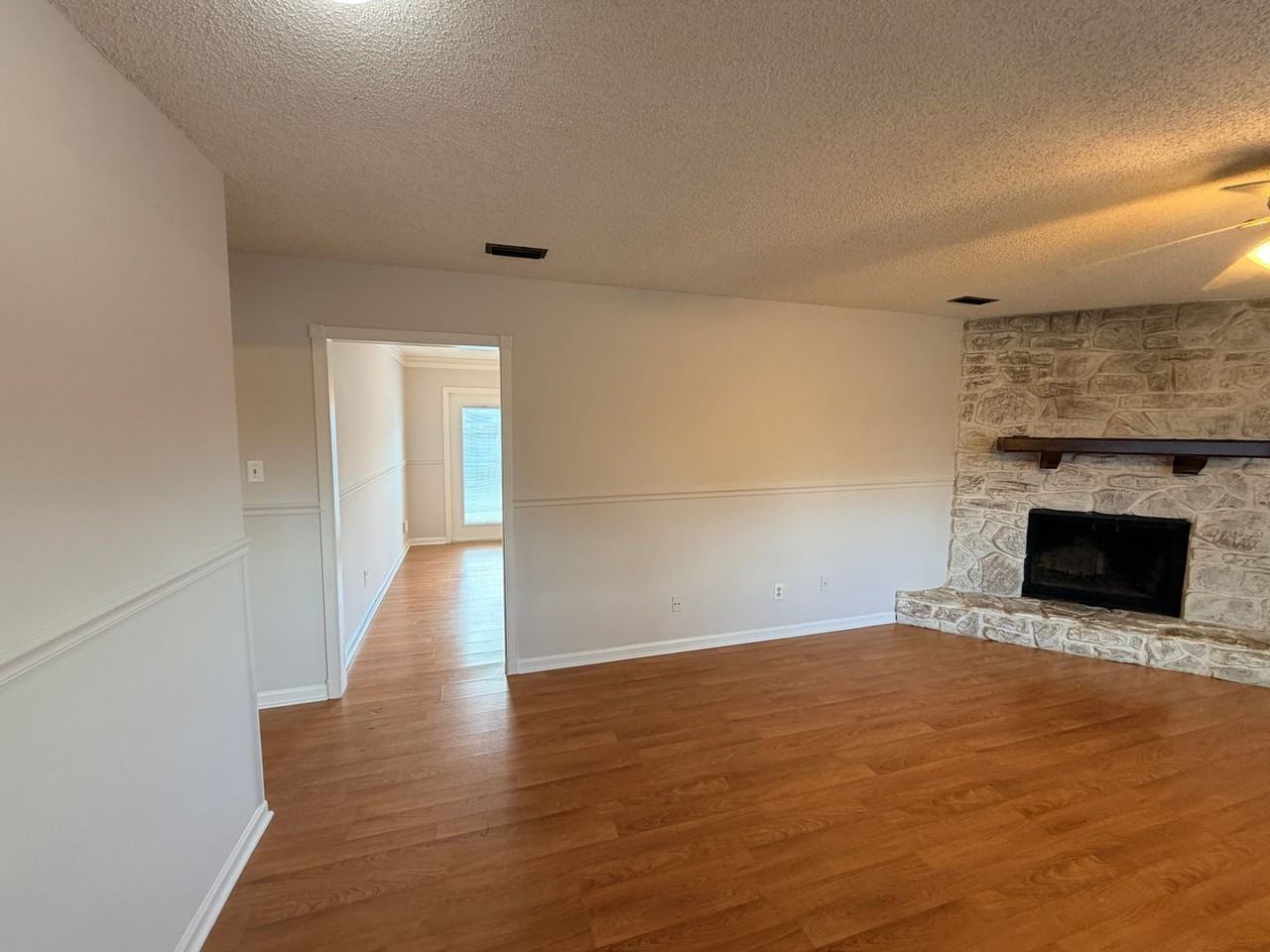 1621 E Moore St - Photo 3 of 25