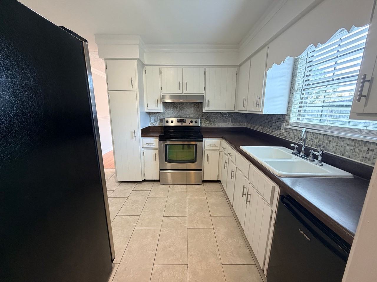 1621 E Moore St - Photo 7 of 25