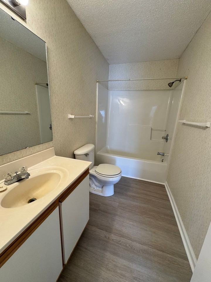 1115 Old Ebenezer Rd Apt F - Photo 6 of 10