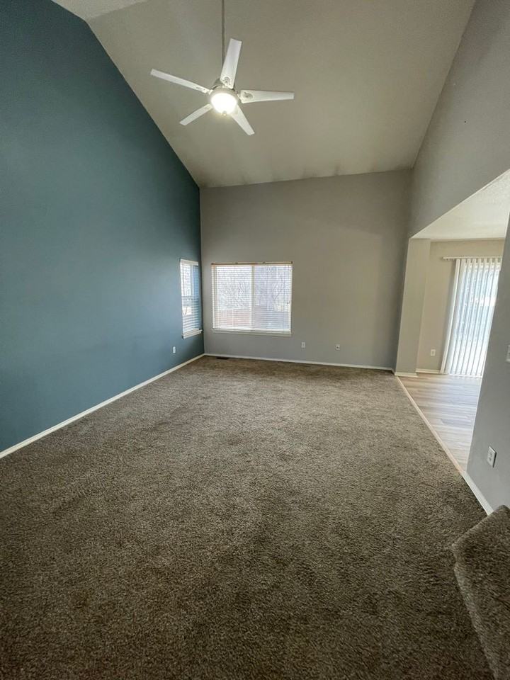 6511 Stagecoach Ave - Photo 2 of 33