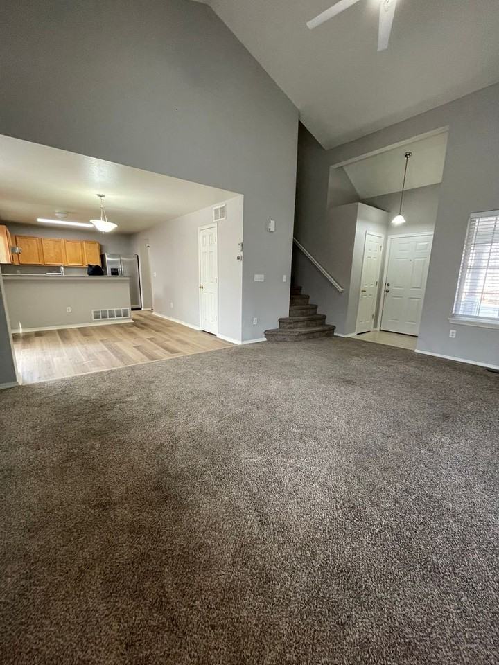 6511 Stagecoach Ave - Photo 3 of 33