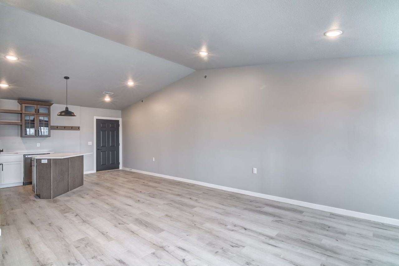 $500 Deposit! - Photo 5 of 22