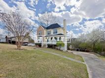 919 Poplar St - Photo 1 of 1