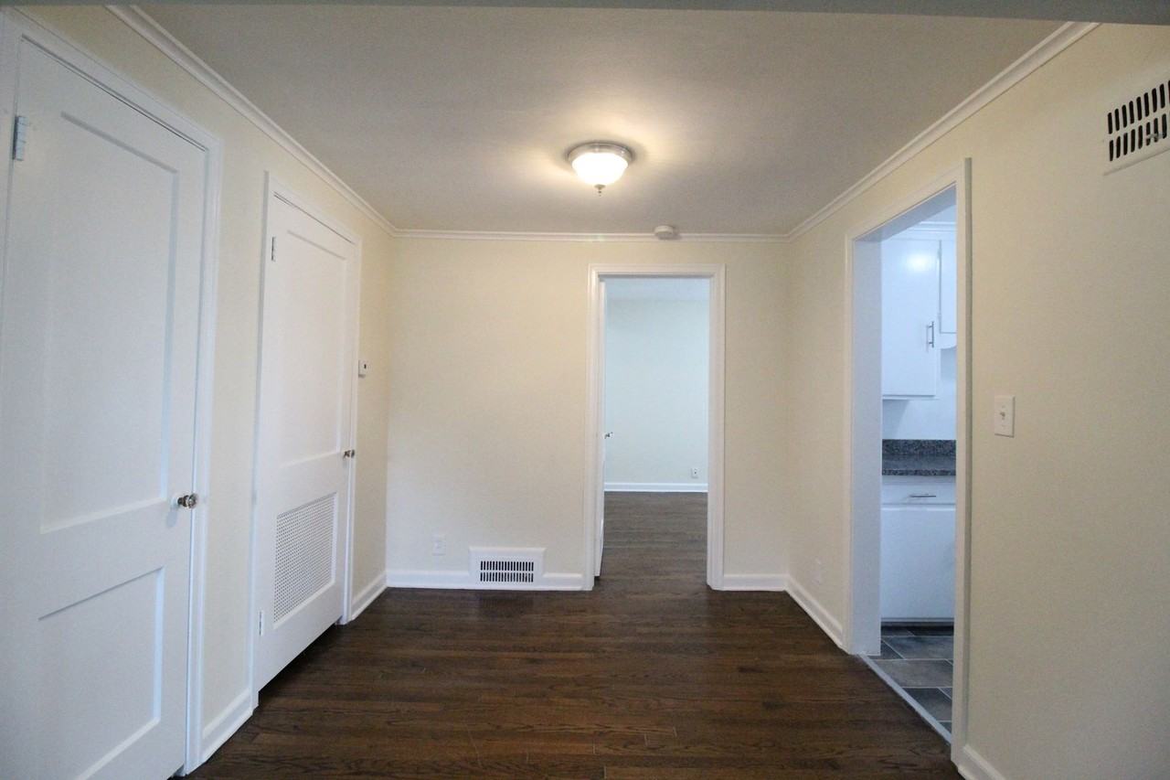 305 E 27th Ave - Photo 4 of 9