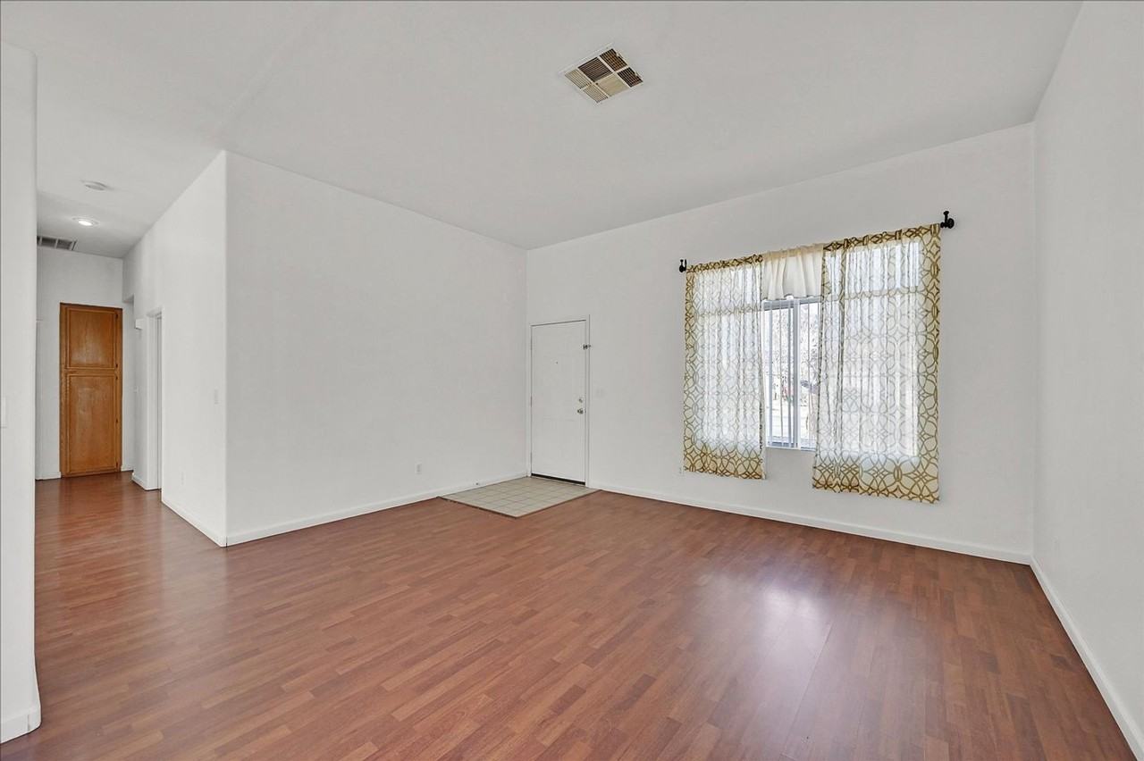 1199 Sunfire St - Photo 3 of 25