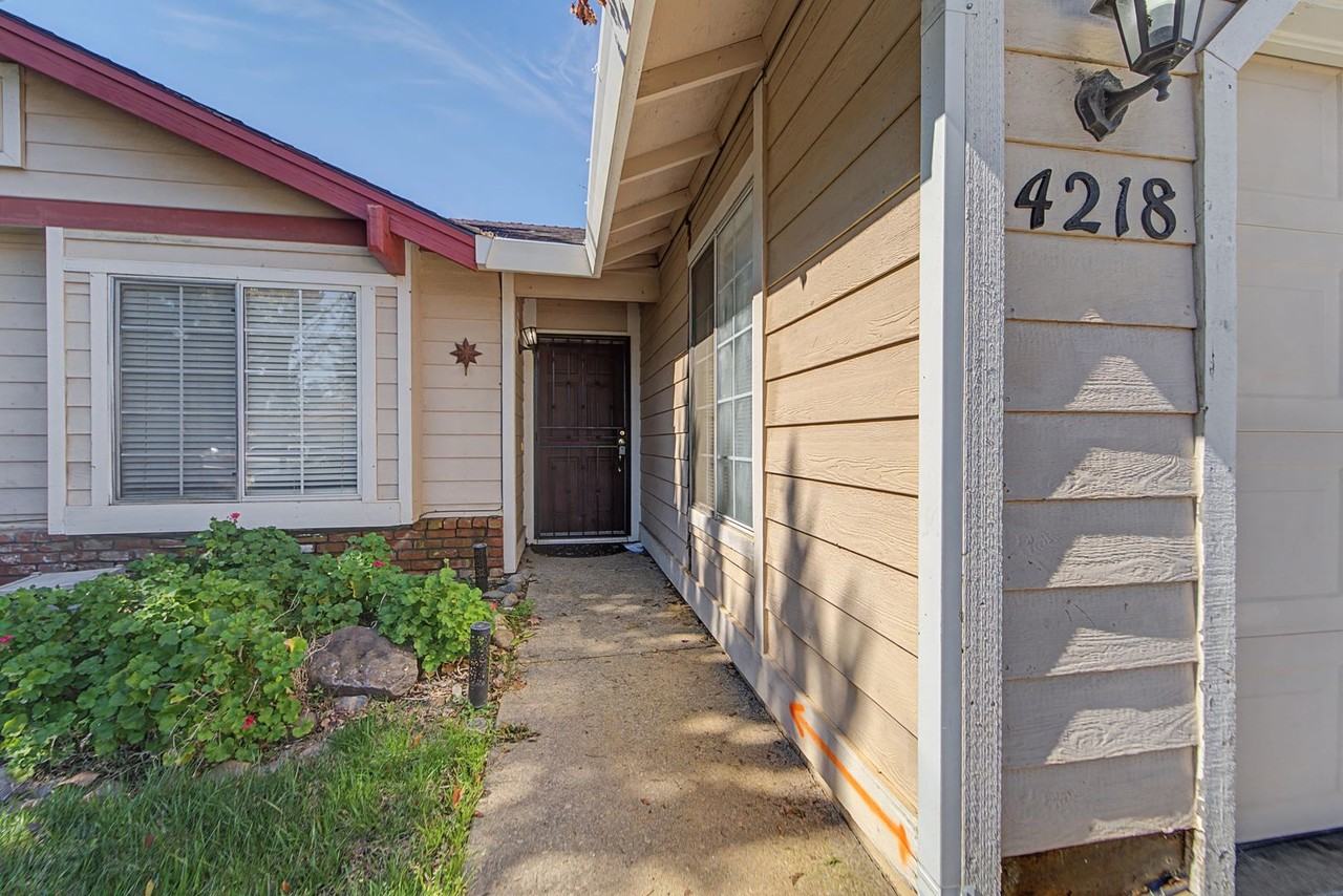 4218 Deaton Dr - Photo 4 of 24