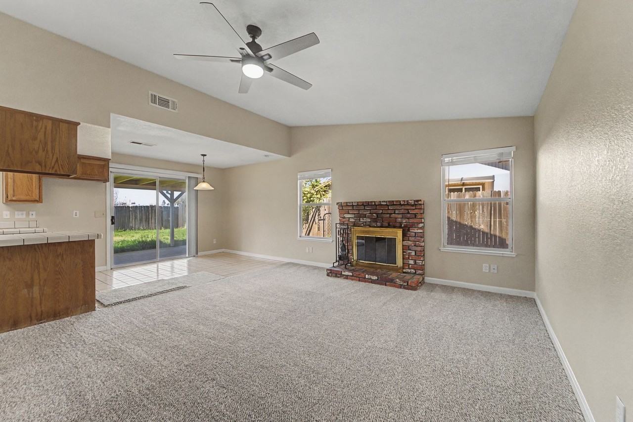 4218 Deaton Dr - Photo 6 of 24