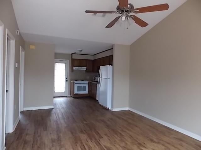 140 Lanier Dr - Photo 2 of 2
