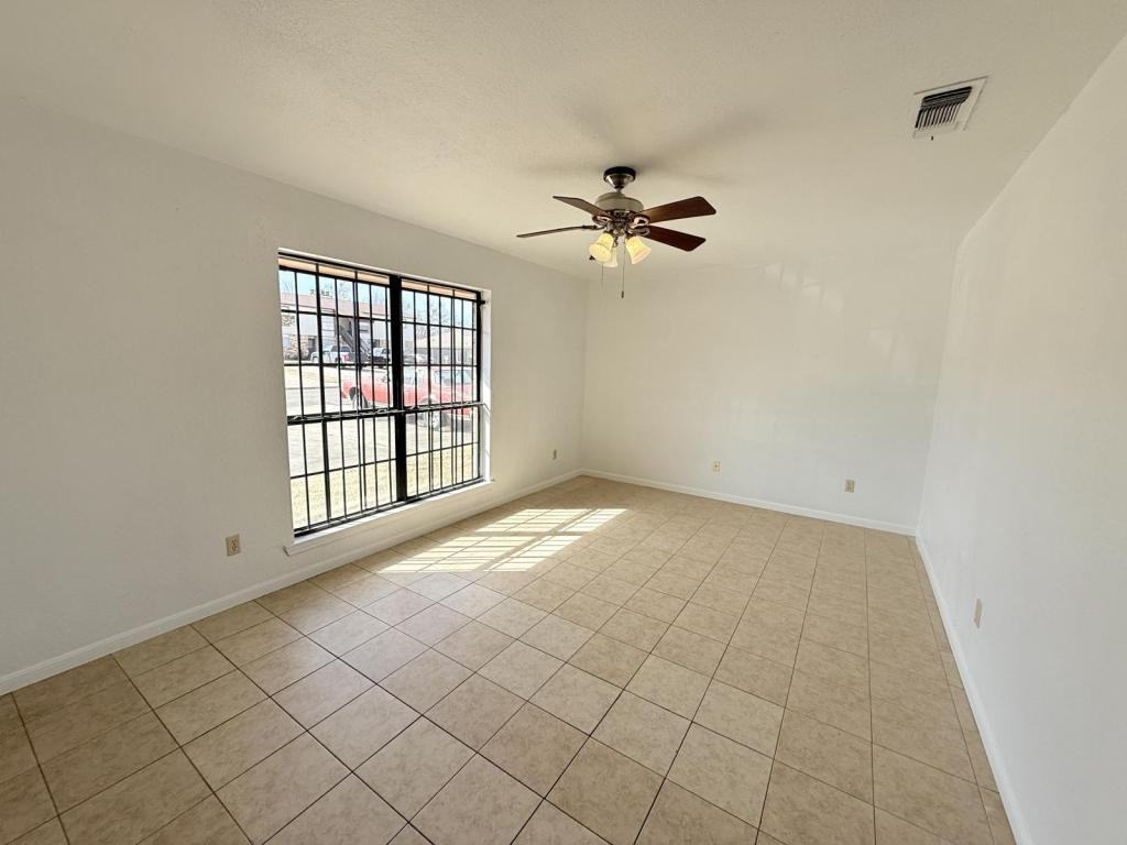 3907 Charolais Dr Apt B - Photo 3 of 25