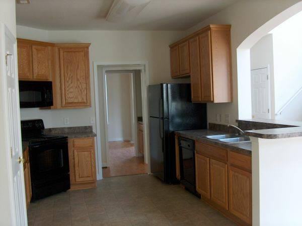 879 Brookline Dr - Photo 3 of 7