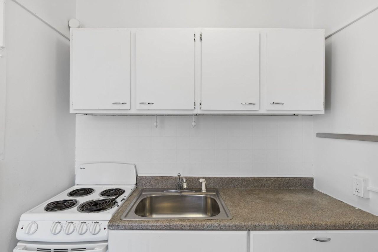 108 Washtenaw Apartments (Mrs. Havercamp LLC) - Photo 7 of 10