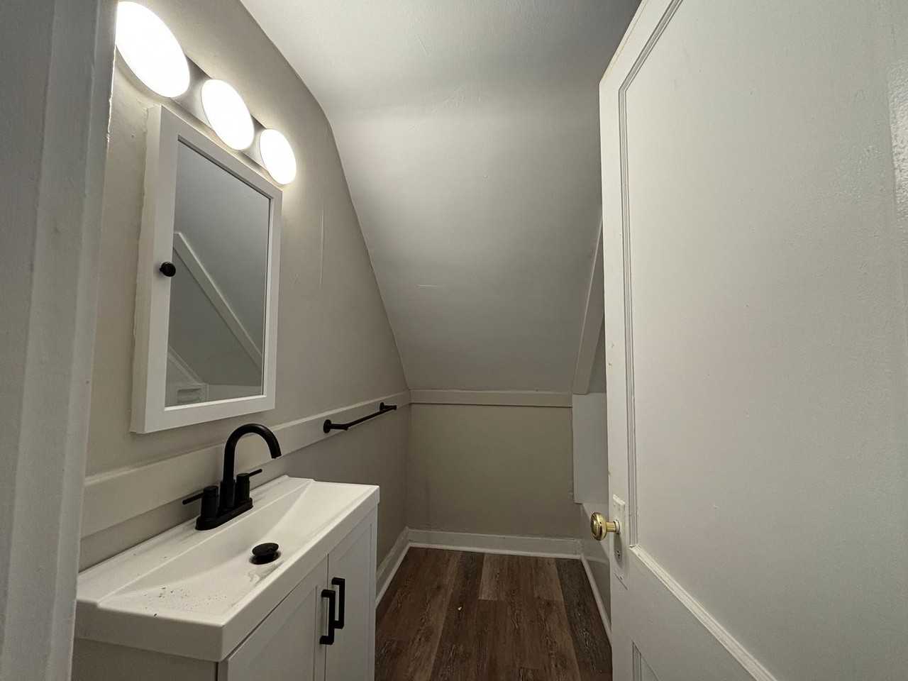 109 Stenson St - Photo 4 of 20