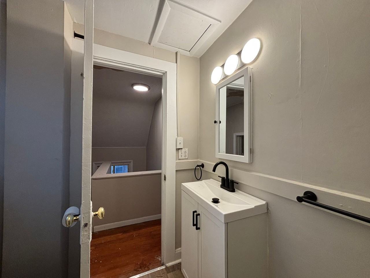 109 Stenson St - Photo 6 of 20