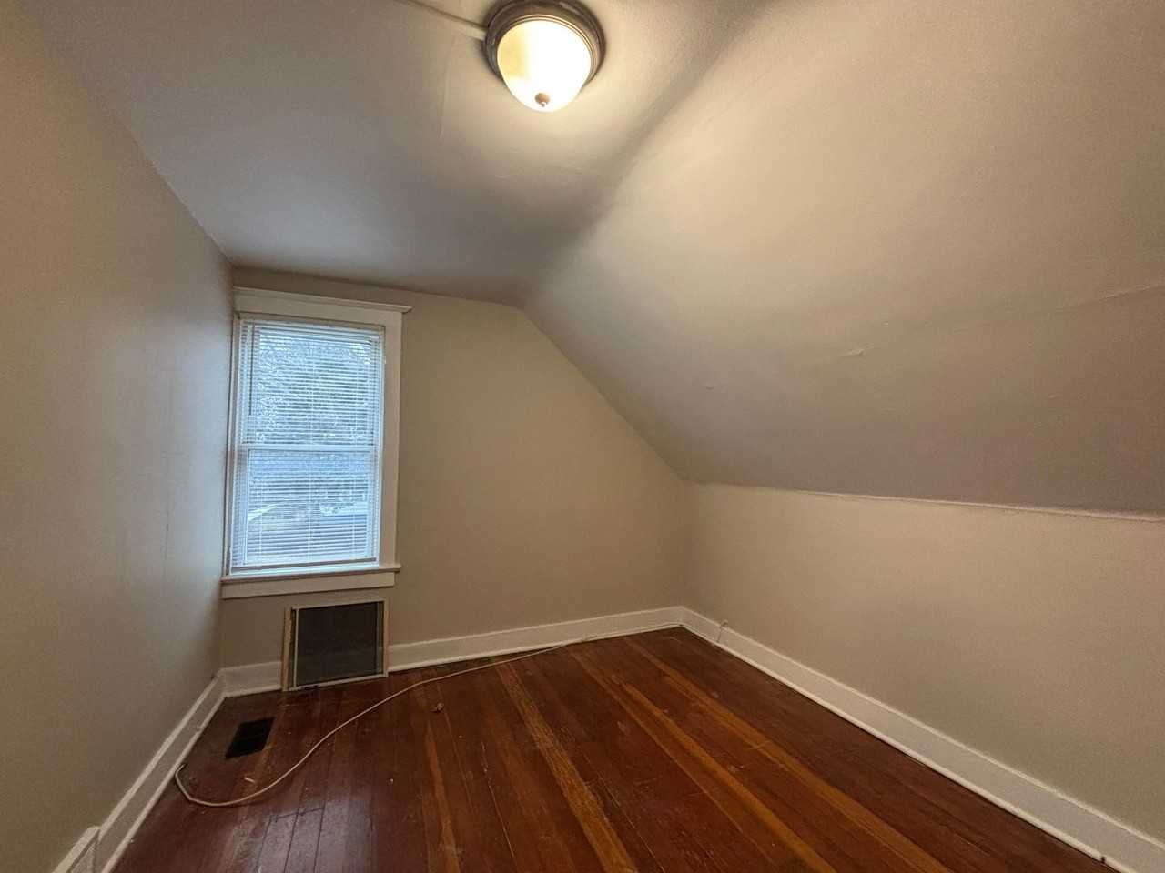 109 Stenson St - Photo 7 of 20