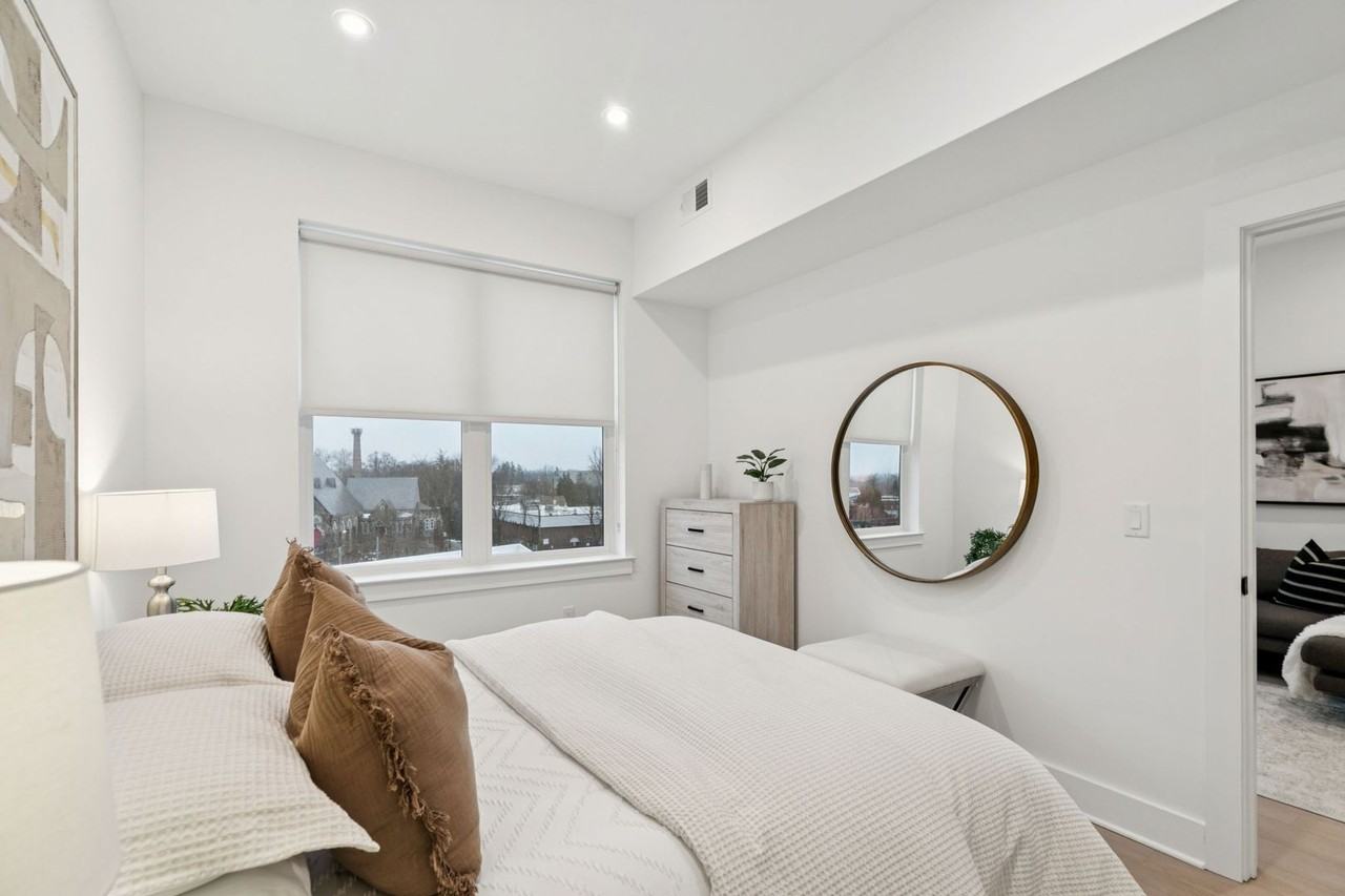 20 West - Photo 4 of 46