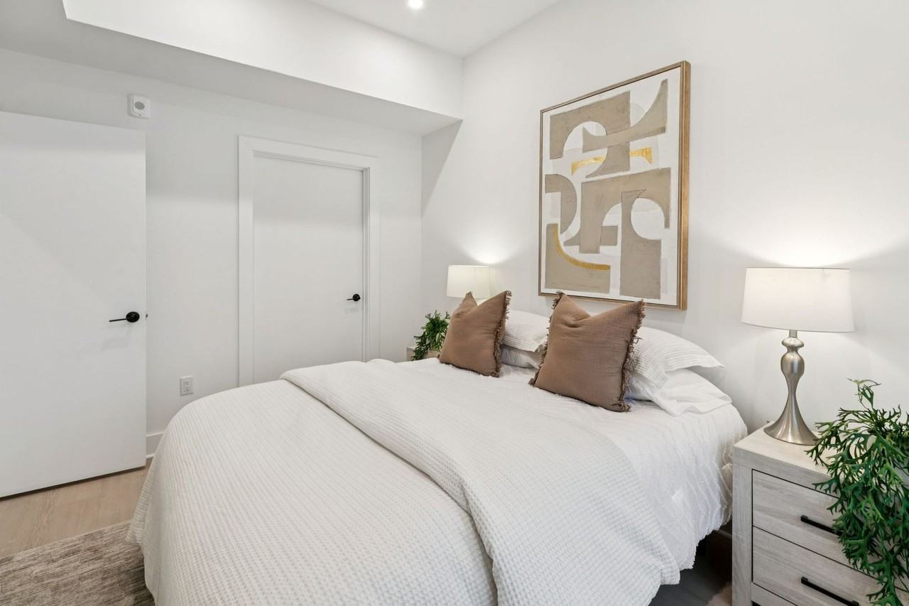 20 West - Photo 6 of 46