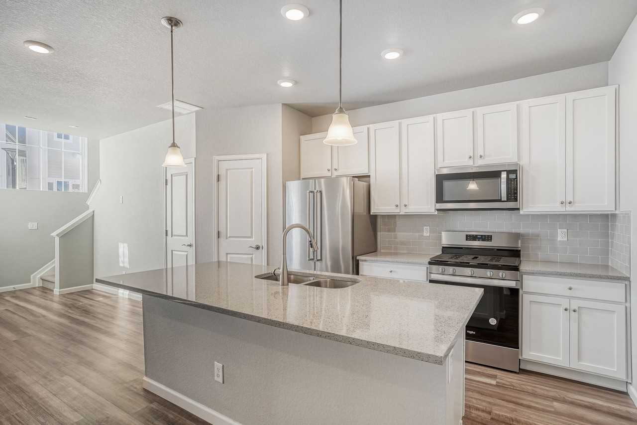 1830 S Poplar Ct - Photo 2 of 13