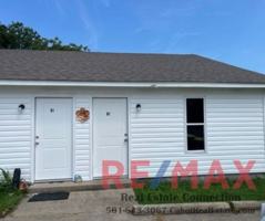 featured image of 898 W Myrtle St