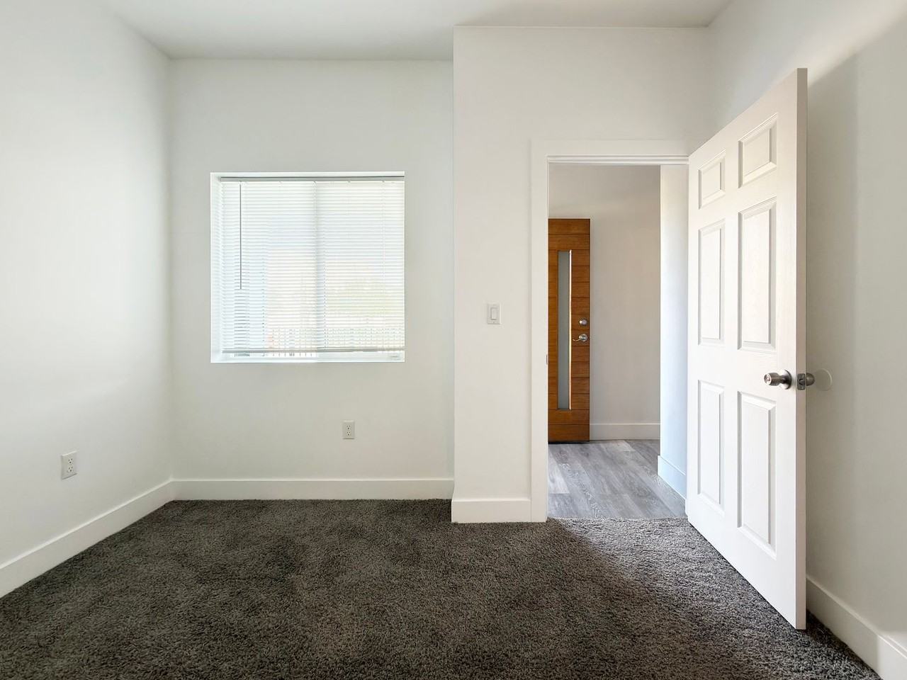 LB1491 - Photo 7 of 43