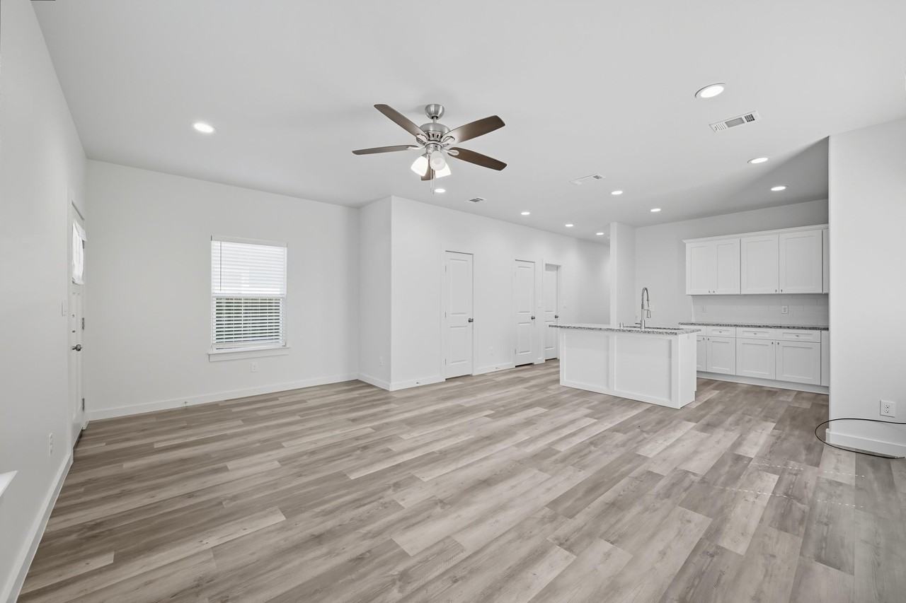 422 N Elliott Ave - Photo 2 of 21
