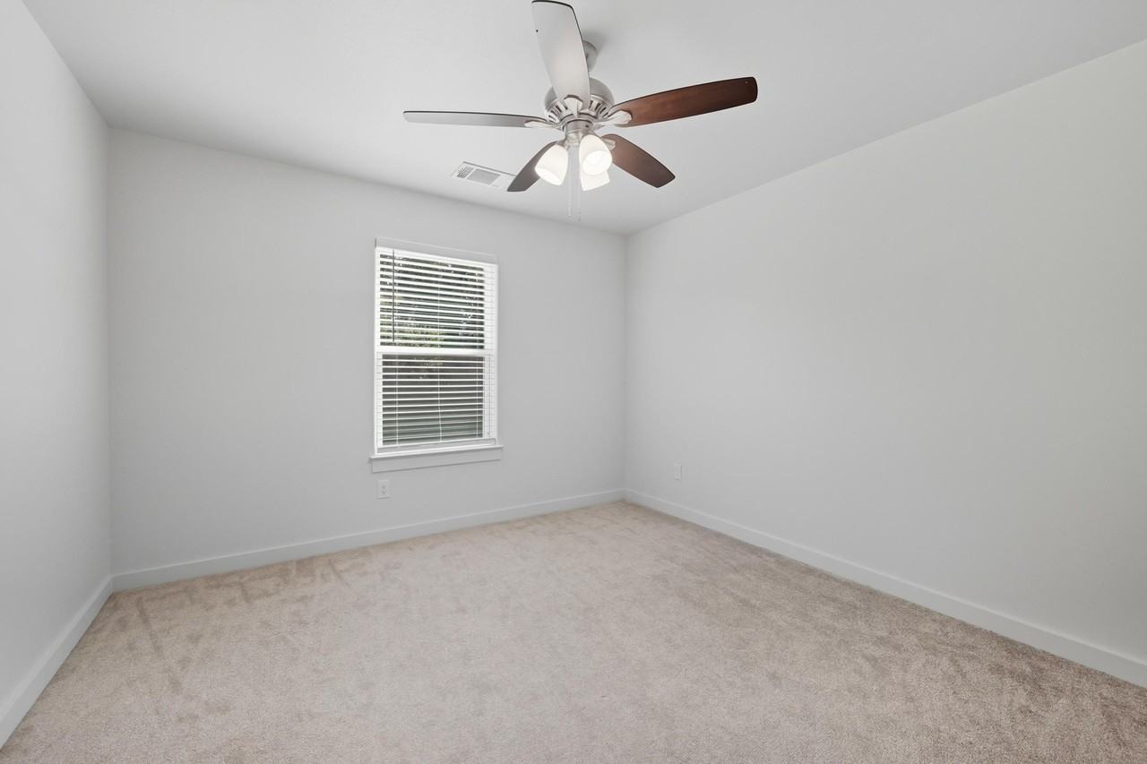 422 N Elliott Ave - Photo 5 of 21