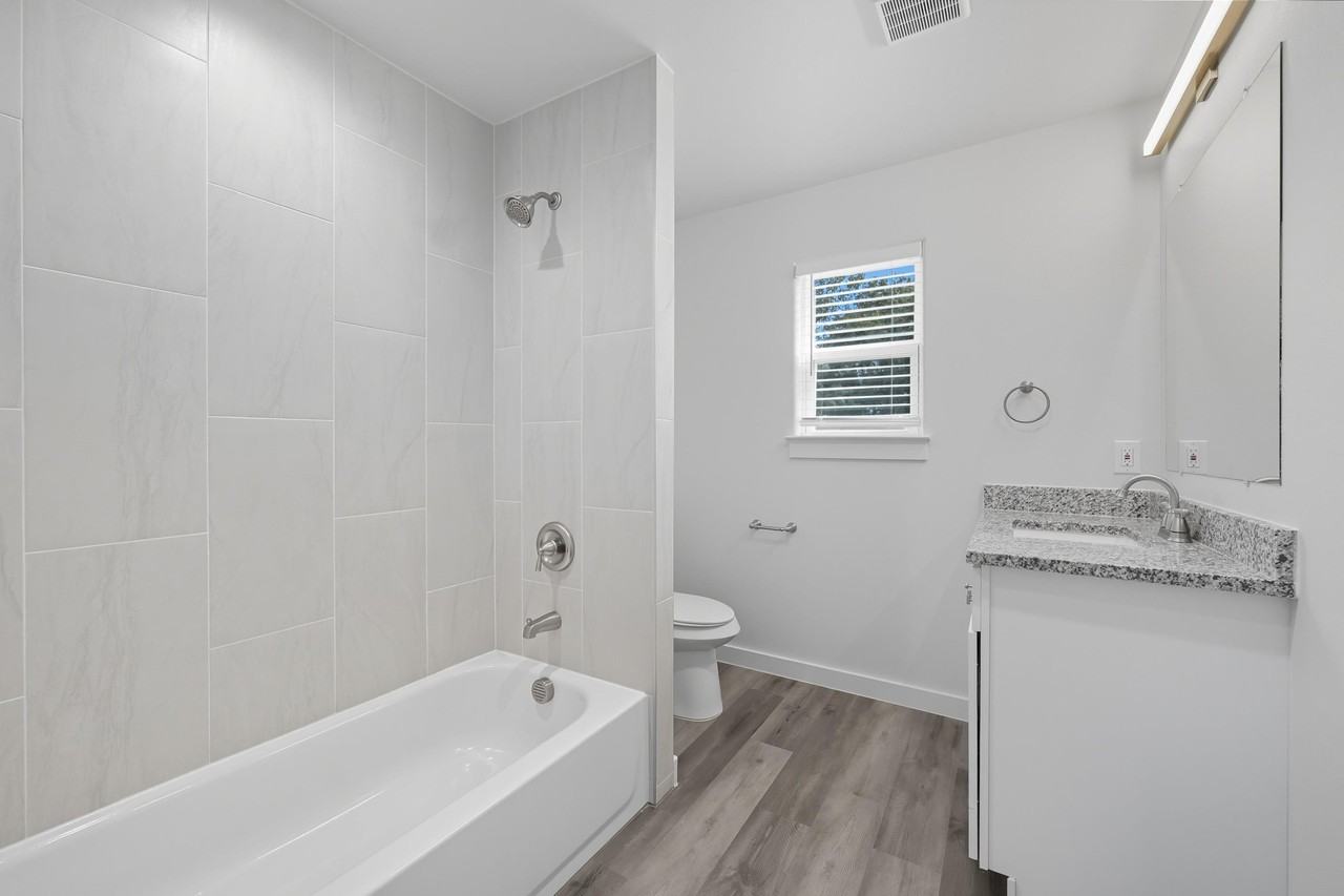 422 N Elliott Ave - Photo 3 of 21