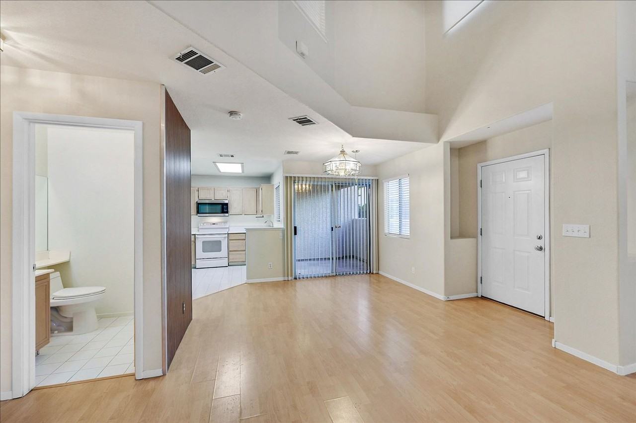 1029 Allure Dr - Photo 4 of 25