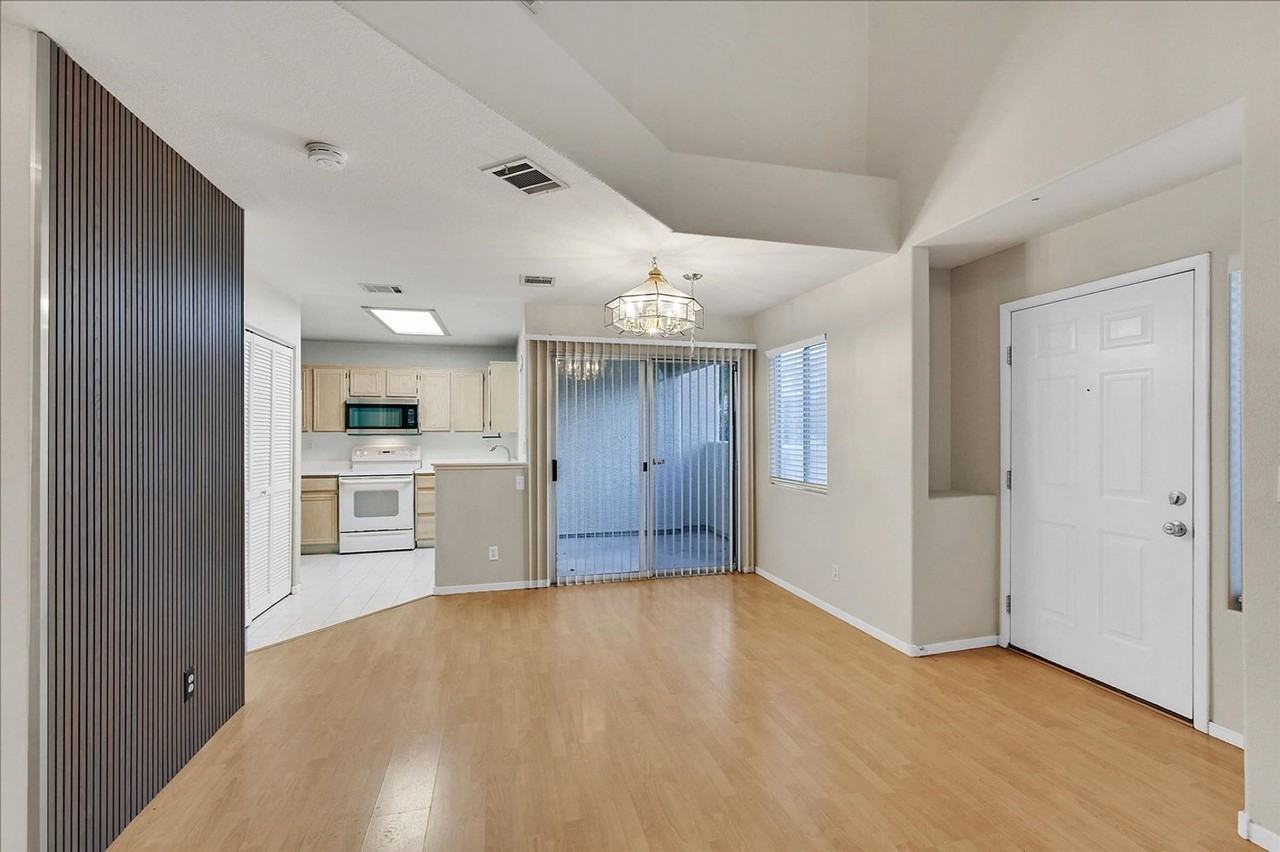 1029 Allure Dr - Photo 5 of 25