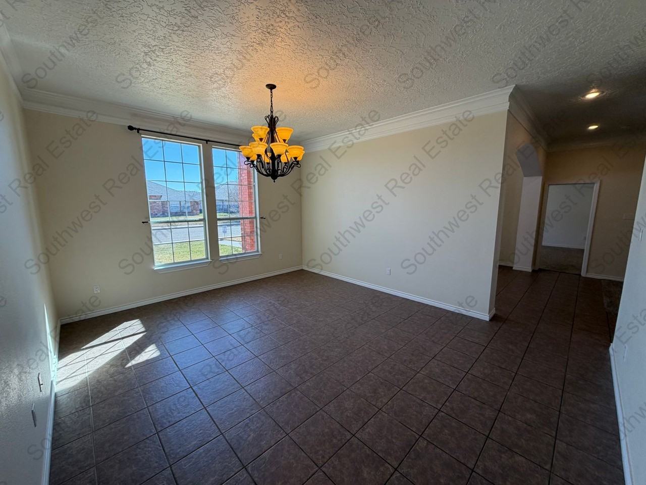 424 Adkins Ct - Photo 4 of 22