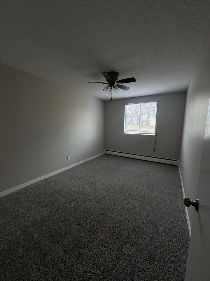 4510 Rhode Island - Photo 2 of 3