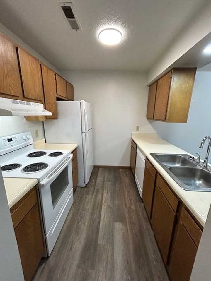 2207 Spansail Dr - Photo 3 of 11