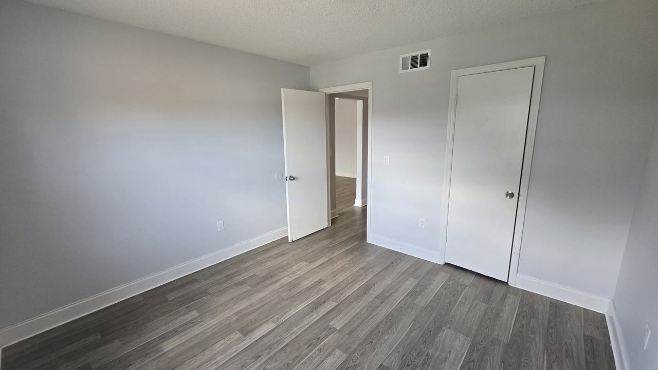 492 Banyon Tree Cir #1 - Photo 7 of 28