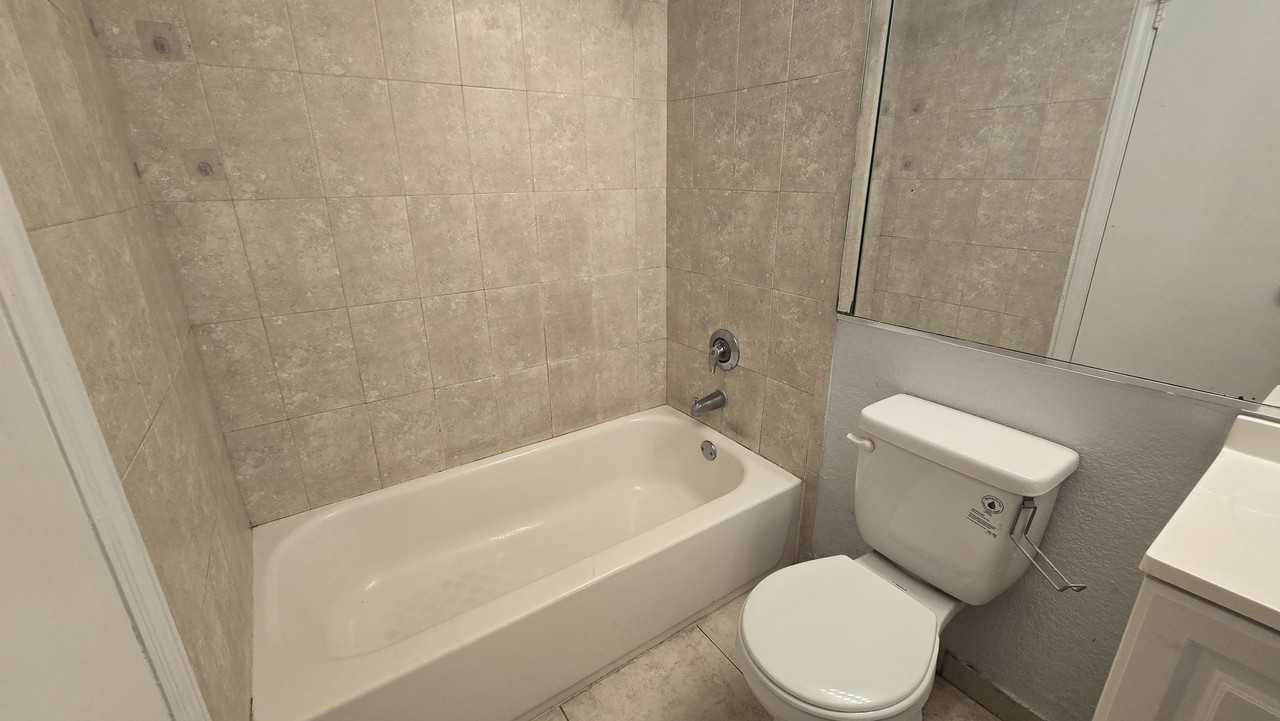 492 Banyon Tree Cir #1 - Photo 5 of 28