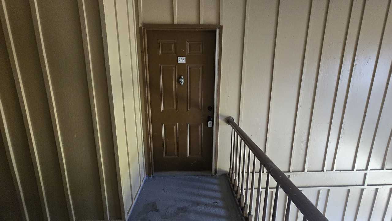 492 Banyon Tree Cir #1 - Photo 4 of 28