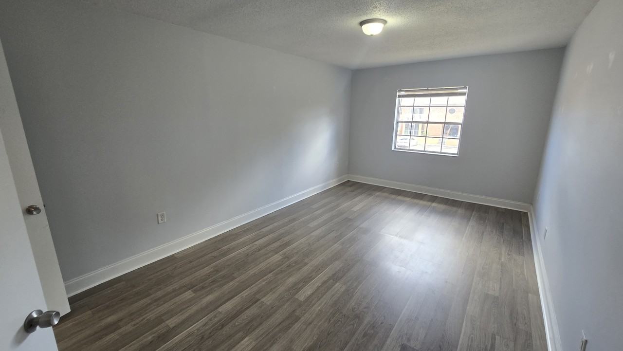 492 Banyon Tree Cir #1 - Photo 3 of 28