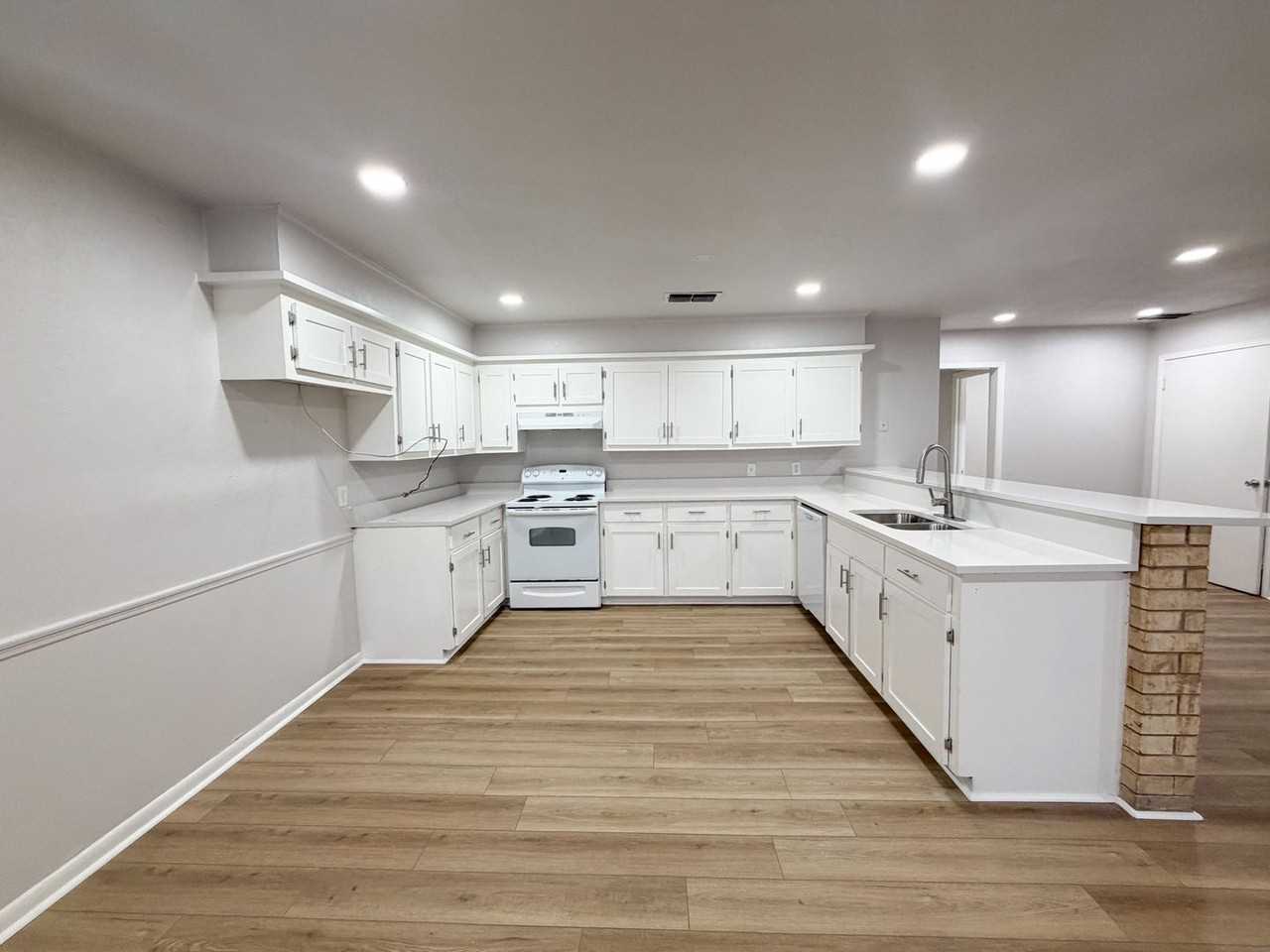 200 N 23 1/2 St #B - Photo 5 of 15