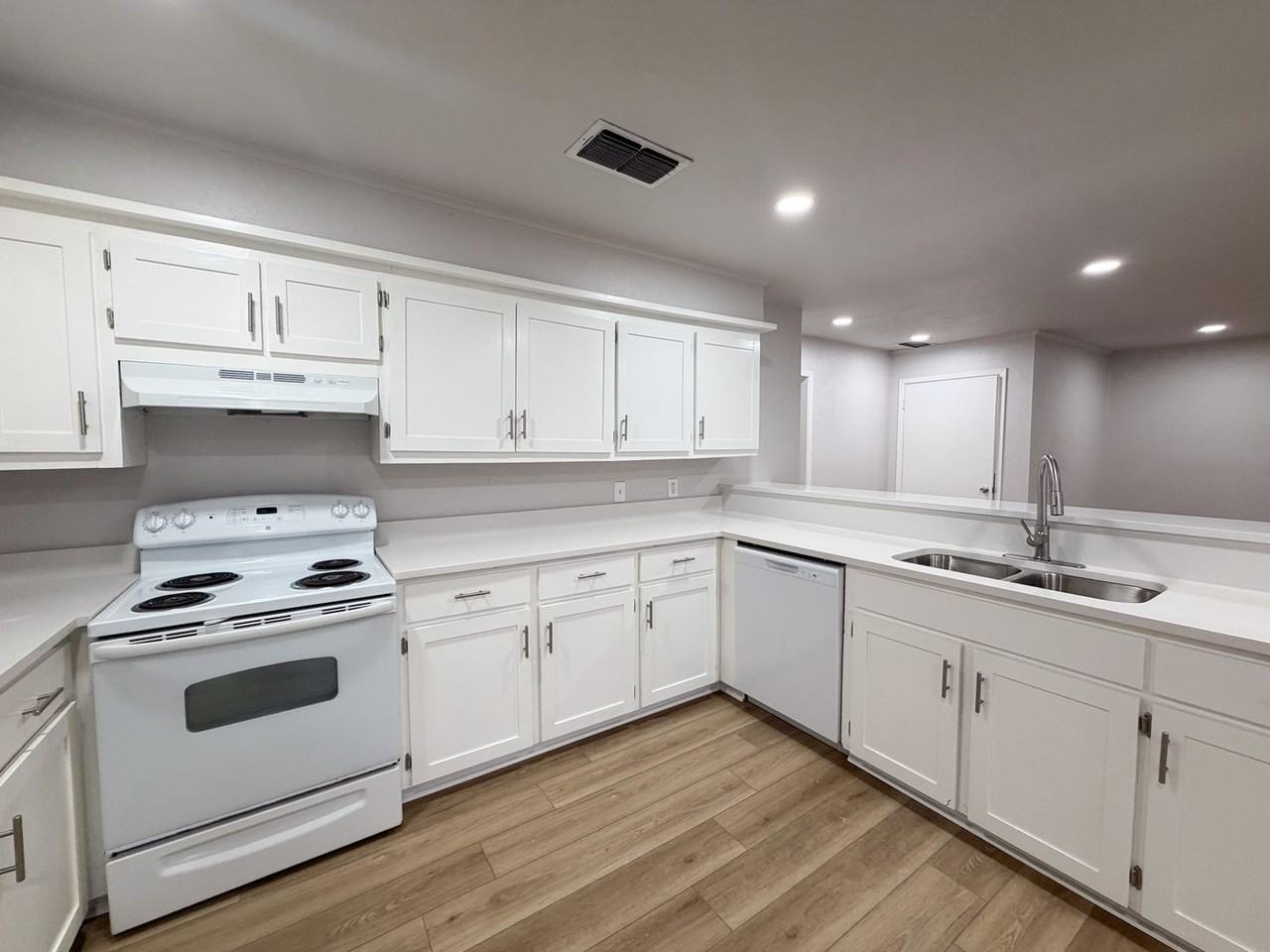 200 N 23 1/2 St #B - Photo 6 of 15