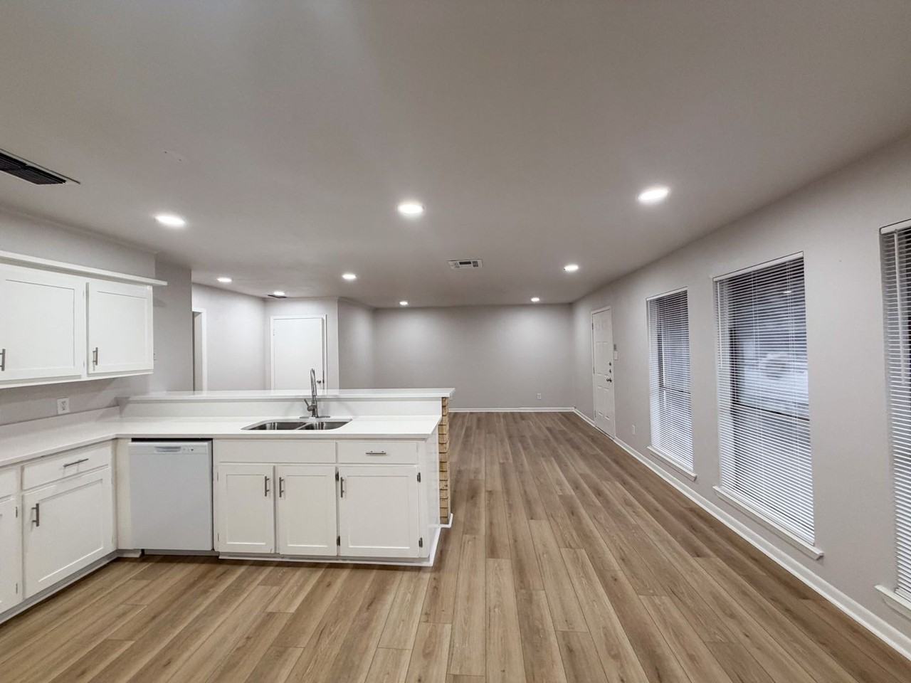 200 N 23 1/2 St #B - Photo 7 of 15